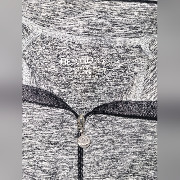 Beyond Yoga Spacedye Quarter Zip Shirt Size Small Black Gray - Picture 9 of 9